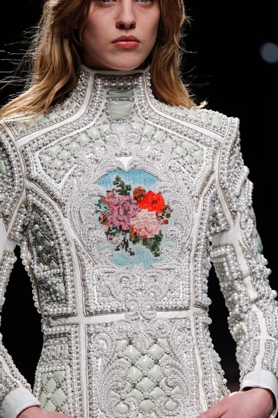 Look 8